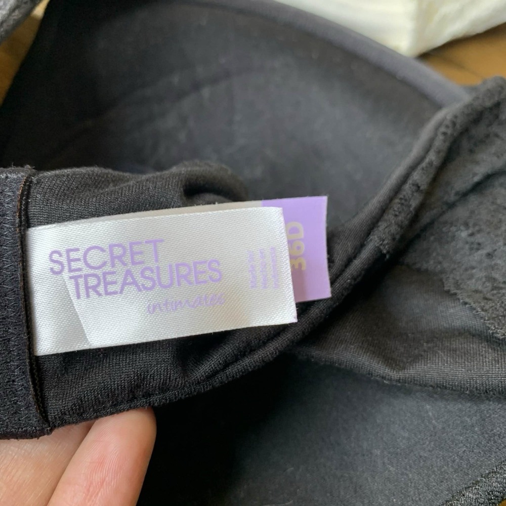 Secret Treasures Intimates Lot of 2 Plunge T-Shirt Bras Black and White 36D - Picture 4 of 8